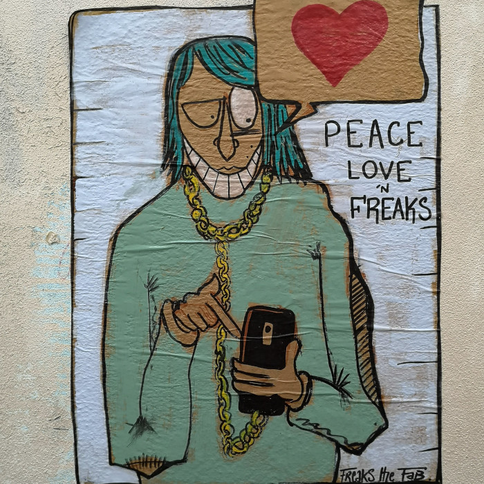 Graffiti eines Menschen mit Handy